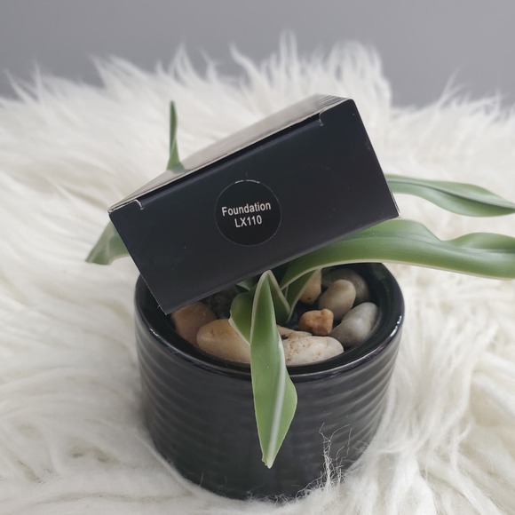 TASH Cosmetics Foundation LX110 - Picture 2 of 4